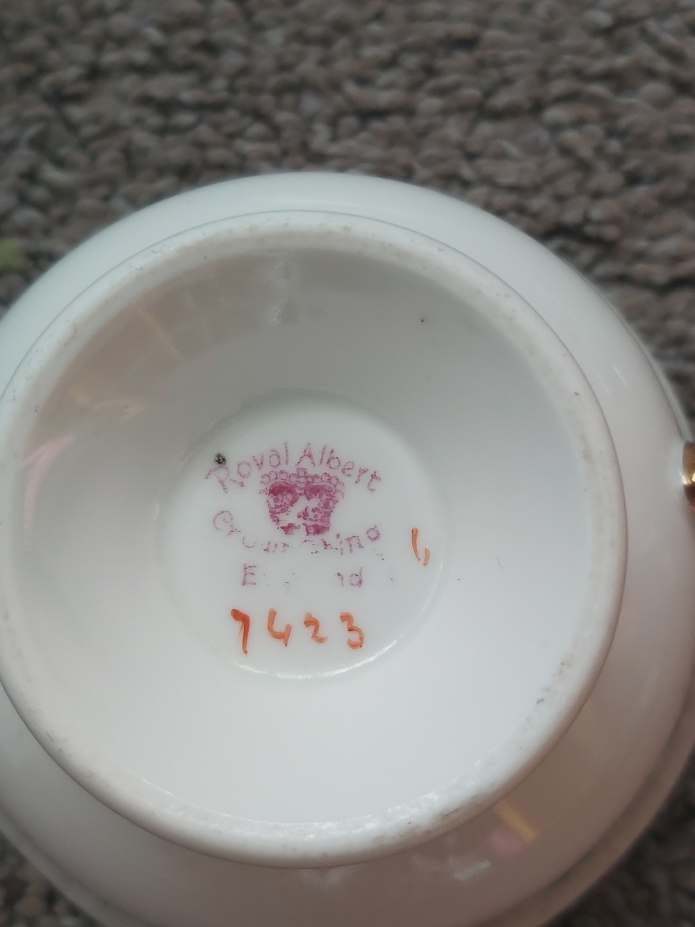 Vintage Royal Albert "Gold Crest" (7423) Teacup and Saucer - Made in England - Picture 8 of 15